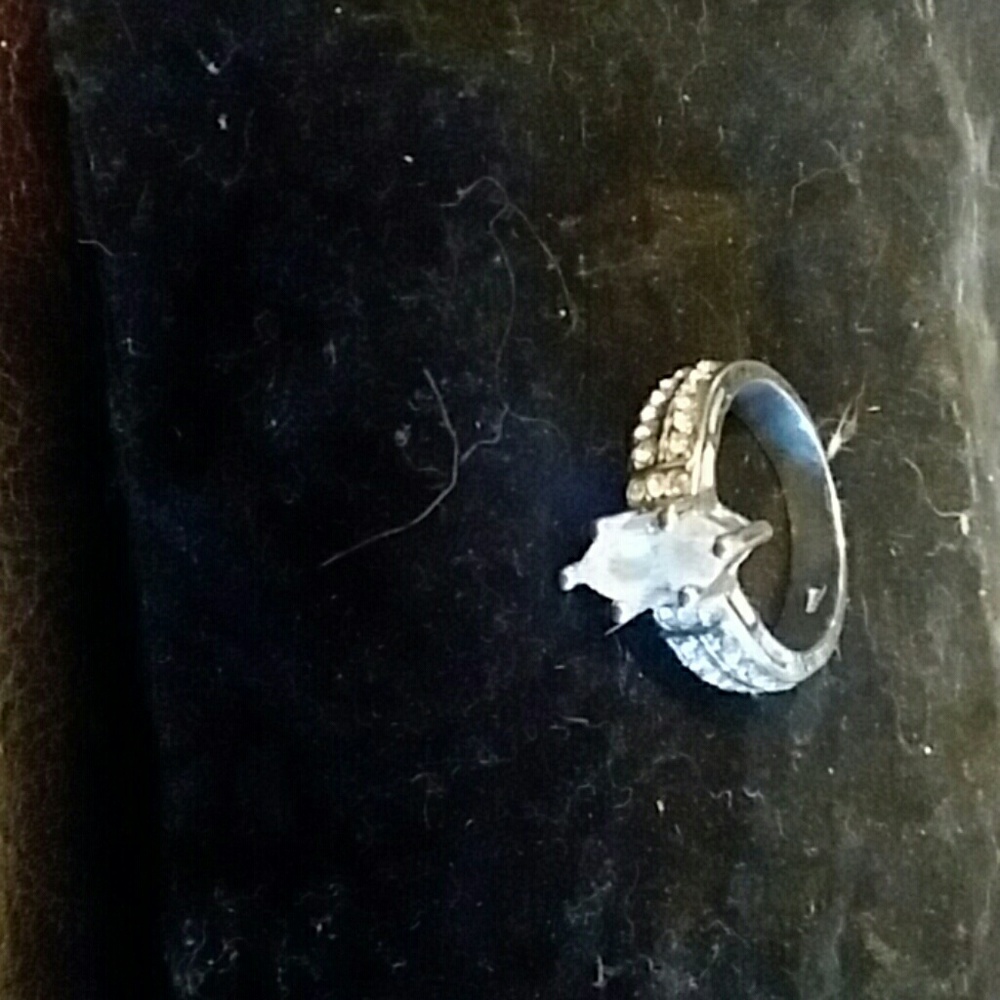 Fashion ring